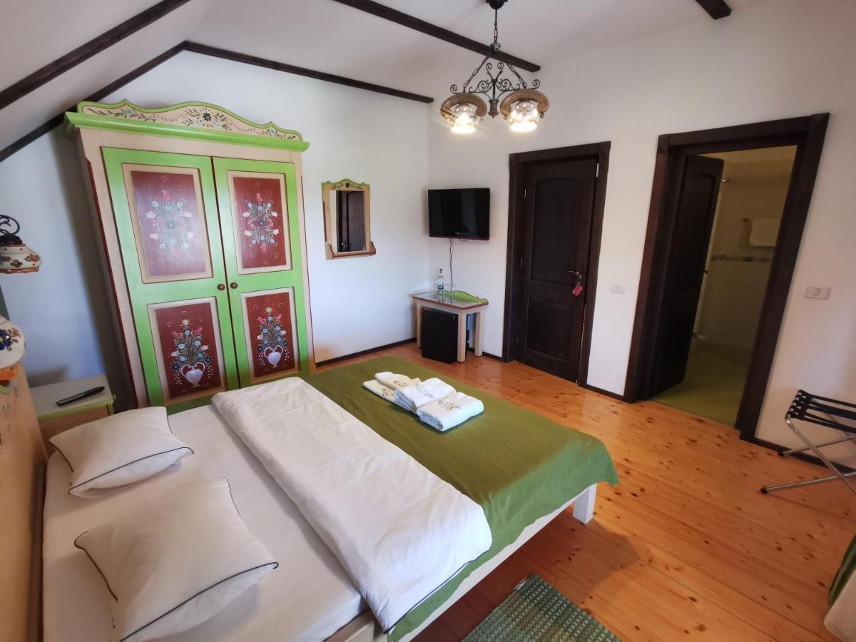 Pensiunea Casa Moga Bucium  エクステリア 写真