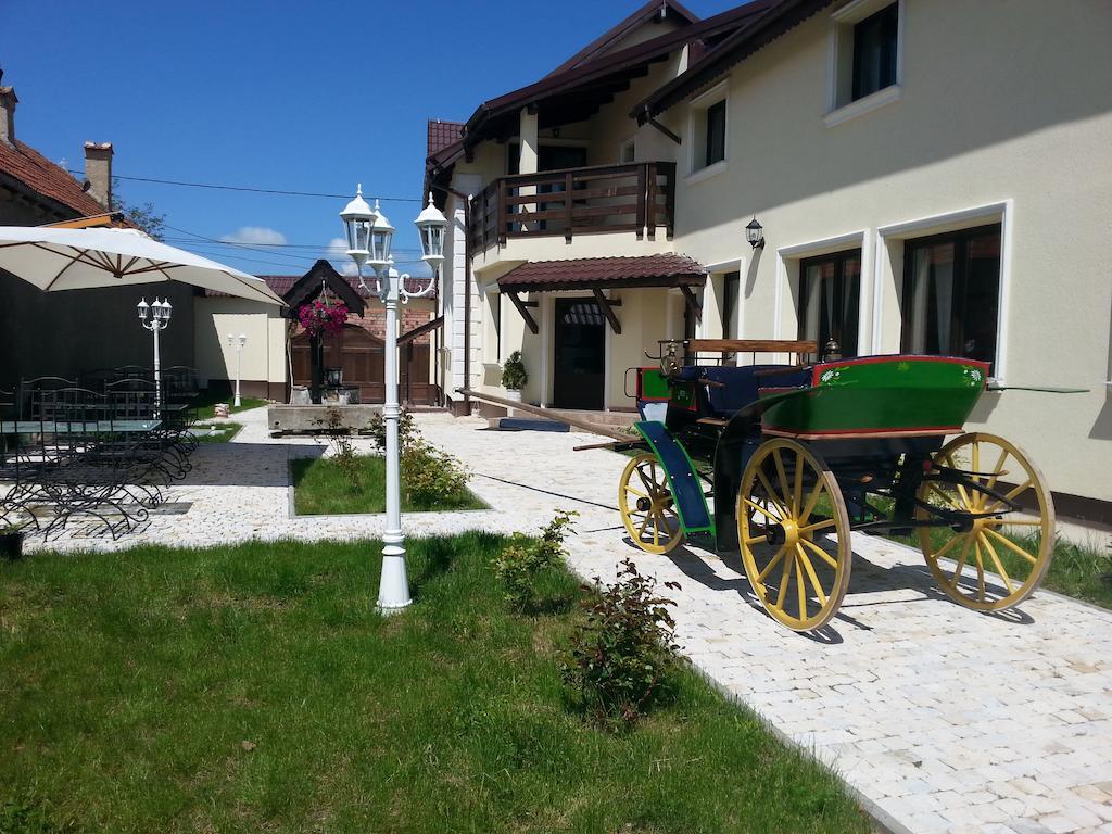 Pensiunea Casa Moga Bucium  エクステリア 写真